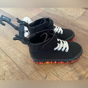 🦃 Toddler’s Black High-Top Shoes with Flame Design